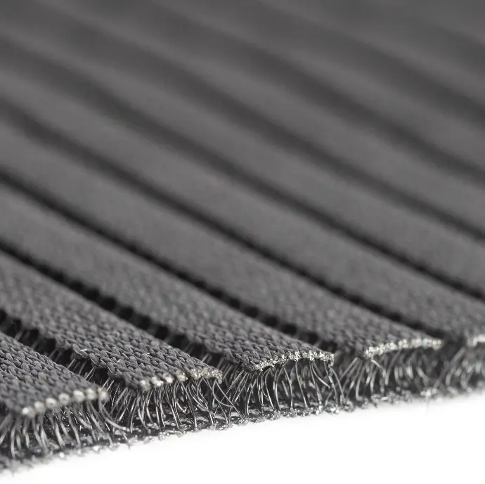Ribbed spacer mesh garment lining
